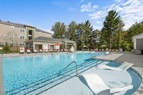Asheville apartment for rent - sparkling swimming pool with sun shelf