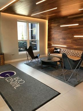 Evanston apartment for rent - A room with a rug that says "Central" on it.