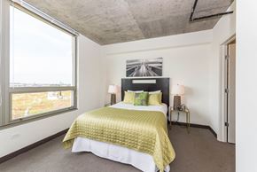Chicago apartment for rent - Spacious bedrooms at Lakeview 3200 Apartments, Illinois, 60657