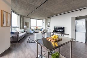 Chicago apartment for rent - Great room with plenty of space at Lakeview 3200 Apartments, Chicago, 60657