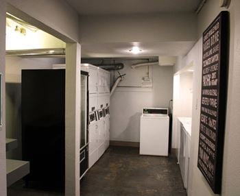 Clean laundry facility with downloadable app