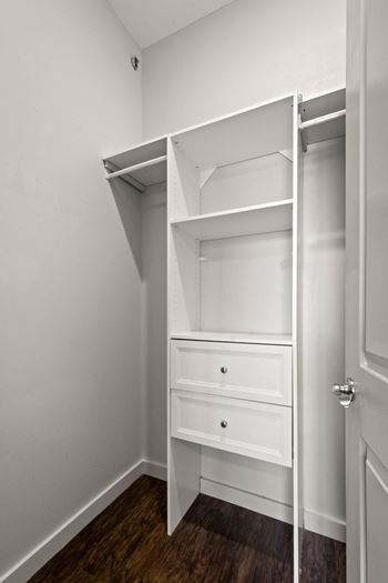 Closet system
