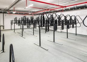 Brooklyn apartment for rent - a bunch of bikes are lined up in a gym
