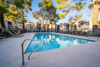 2 Sparkling pools