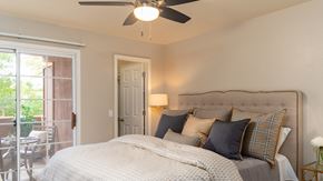 Oro Valley apartment for rent - La reserve bedroom with ceiling fan and nice natural lighting