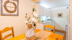 Tucson apartment for rent - Catalina Canyon kitchen with dining table.