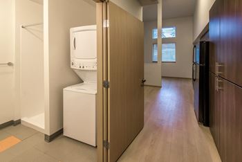 Stacked washer/dryer