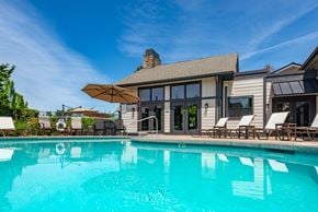 Auburn apartment for rent - A large swimming pool in front of a house with a sun lounger.