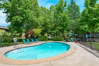 Seasonal swimming pool