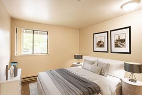 Portland apartment for rent - a bedroom with a bed and a window