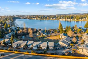 Kent apartment for rent - A view of a lake surrounded by houses and trees.