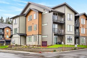 Tacoma apartment for rent - Apartment building with a sign that says "Pinehurst".