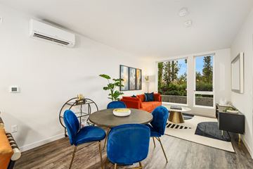 Bellevue apartment for rent - A dining room with a round table and blue chairs.