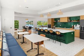Milton apartment for rent - a restaurant or other place to eat at ibis budget coffs harbour