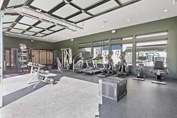 Personal trainer style fitness center