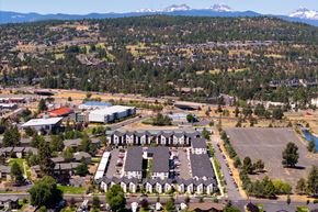Bend apartment for rent - A large building with a parking lot in front of it.