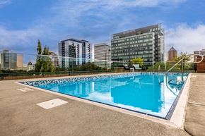 Portland apartment for rent - the pool on the rooftop of a building in the city