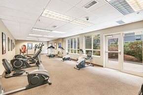 Seattle apartment for rent - a gym with treadmills and other exercise equipment