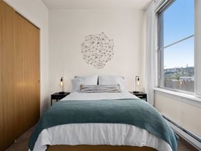 Tacoma apartment for rent - a bedroom with a bed and a window