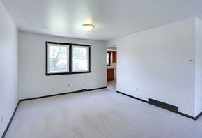 Williamsville triplex for rent - 76 North Maplemere