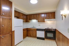 Amherst townhouse for rent - Sundridge Apartments – Kitchen - Dining – Efficient Appliances Included – Dishwasher - Electronic Thermostat – Storage - Electric Range - 24 Hour Emergency Maintenance – Basic FIOS Internet Included -