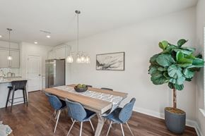 Cartersville townhouse for rent - Charming dining area thoughtfully arranged for six guests.