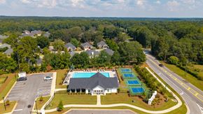 Mcdonough townhouse for rent - Bird’s-eye view showcasing the clubhouse and surrounding amenities.