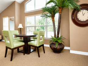 Richmond apartment for rent - A dining room with a table, chairs and a clock on the wall.