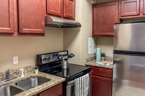 St. Louis apartment for rent - Kitchen appliances at Convent Gardens Apartments, St. Louis, MO, 63108