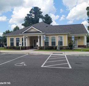 Wallace apartment for rent - A building with a parking lot in front of it.