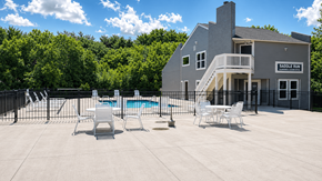 Lexington townhouse for rent - A large building with a pool in front of it.
