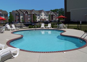 Shelbyville apartment for rent - the swimming pool at the apartments for rent