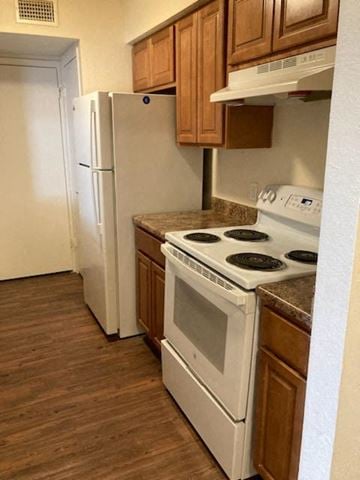 Ft. Worth apartment for rent - A kitchen with a white stove and white oven.