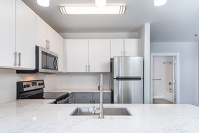Quincy apartment for rent - Munroe place apartment with high quality finishes in the kitchen and stainless steel appliances