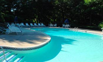 Seasonal swimming pool & sundeck