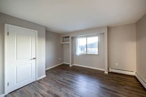 Lowell apartment for rent - Open space of a vacant apartment