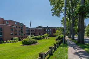 Hingham apartment for rent - Exterior of lincoln school apartments with greenery