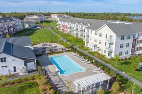 Plymouth apartment for rent - Redbrook apartments plymouth with pool, grills and second phase in background