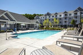 Amesbury apartment for rent - Lounge on the pool deck overlooking pool