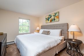 Salem apartment for rent - bedroom with plush carpeting