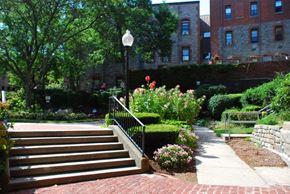 Fall River apartment for rent - Academy Courtyard 2