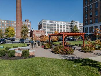 Riverside fire pit & lawn games