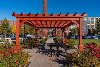 Riverside fire pit & lawn games