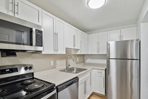 Mansfield apartment for rent - Stainless Steel Kitchen Appliances at Mansfield Meadows Apartments.