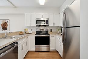 Marshfield apartment for rent - Kitchen Layout With Stainless Steel Appliances, White Cabinetry, Open Layout. Mariners Hill, Marshfield, MA.