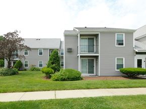 Duxbury apartment for rent - Green Space Walking Trail at The Oak at Island Creek Village, Massachusetts, 02050