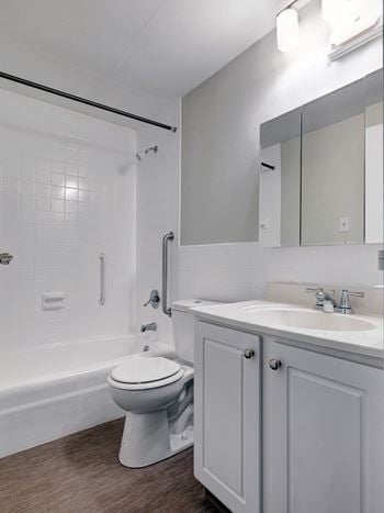 One bedroom apartment bathroom