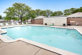 Monroe Township apartment for rent - Greenwycke pool
