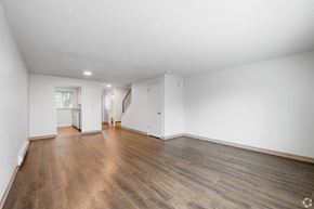 Tacoma apartment for rent - Large living with ample lighting