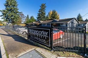 University Place apartment for rent - Bridgeporter Signage